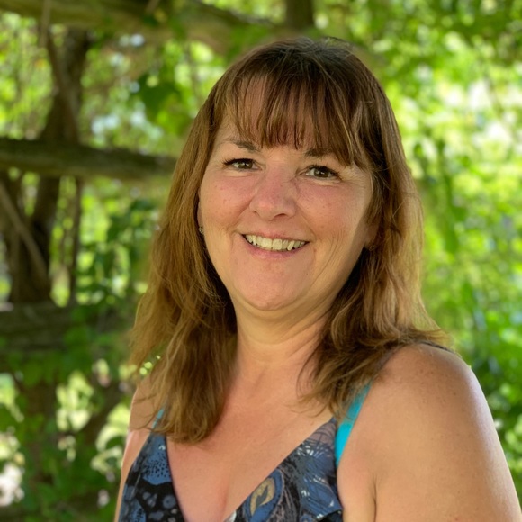 Meet your Posher, Liz - Picture 1 of 1